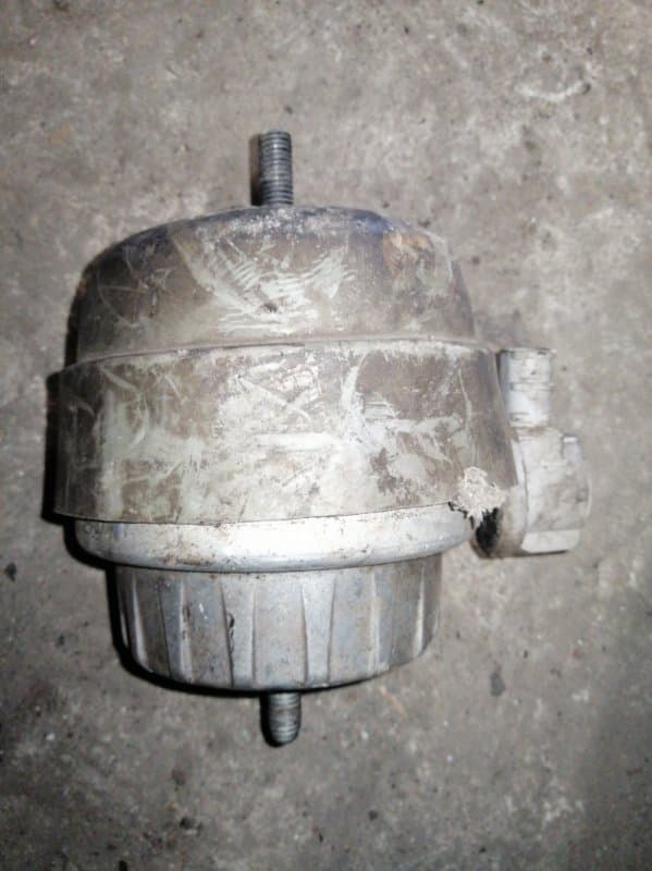Опора ДВС Audi A6 C6 AUK 2007 прав. (б/у)