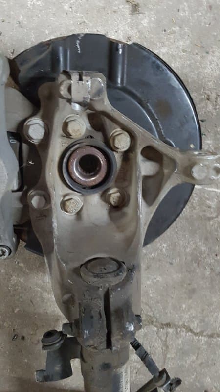 Кулак Volvo V40 B5204T 2013 перед. лев. (б/у)