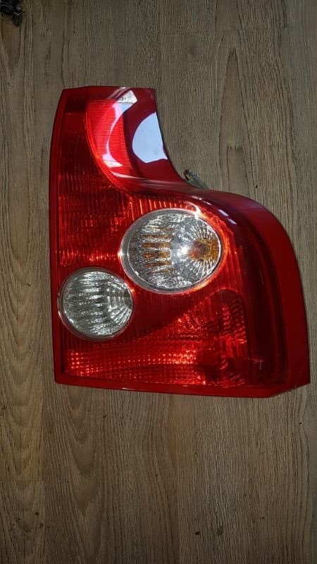 Фонарь с дефектом Volvo XC90 ВНЕДОРОЖНИК B5254T2 2005 задн. прав. (б/у)