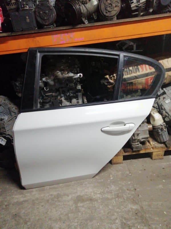 Дверь BMW 1 E87 N45B16AC 2009 задн. лев. (б/у)