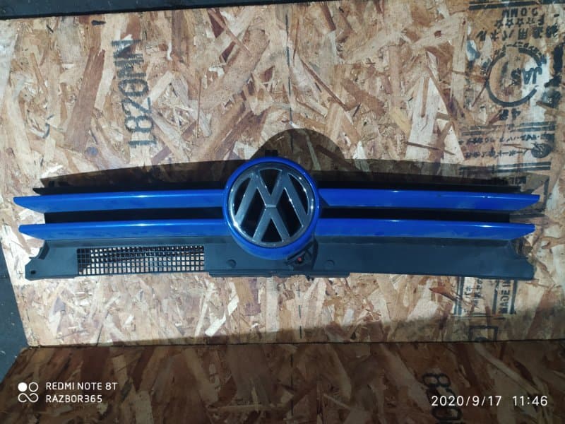 Решетка радиатора Volkswagen Golf 1J5 AVU 2000 (б/у)