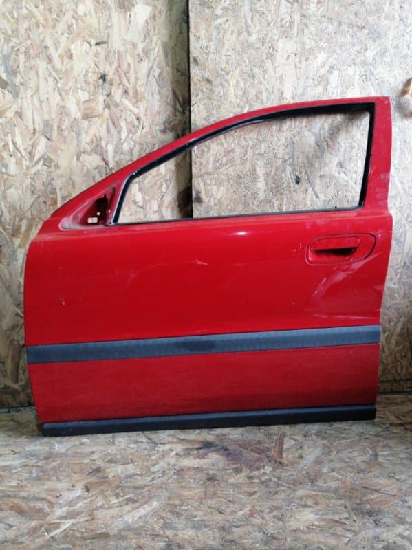 Дверь Volvo V70 2000 перед. лев. (б/у)