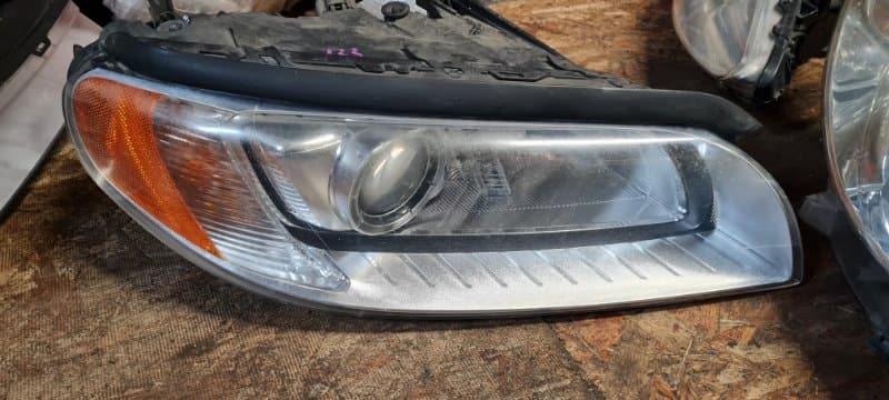 Фара ксенон адаптивный Volvo V70 УНИВЕРСАЛ B5254T 2012 перед. прав. (б/у)