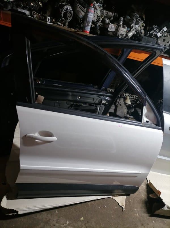 Дверь Volkswagen Tiguan 5N1 CAW 2010 перед. прав. (б/у)