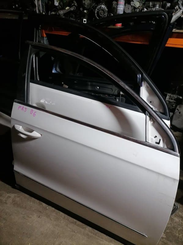 Дверь Volkswagen Passat 3С5 BVY 2010 перед. прав. (б/у)