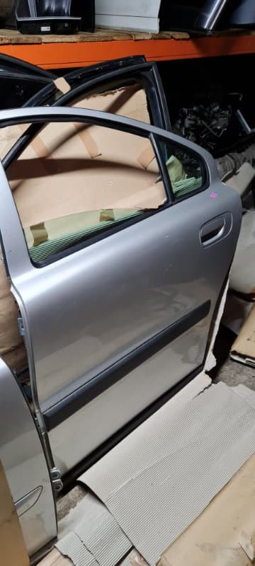 Дверь Volvo S60 RS B5244S 2002 задн. лев. (б/у)