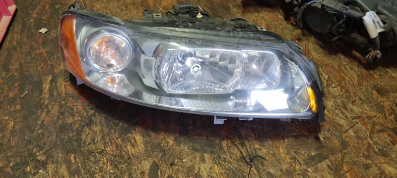 Фара ксенон Volvo xc70 УНИВЕРСАЛ 2.5Т 2006 прав. (б/у)