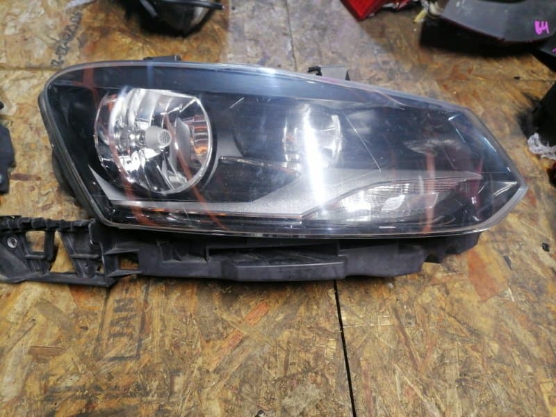 Фара Volkswagen Polo 6R1 CBZ 2013 перед. прав. (б/у)