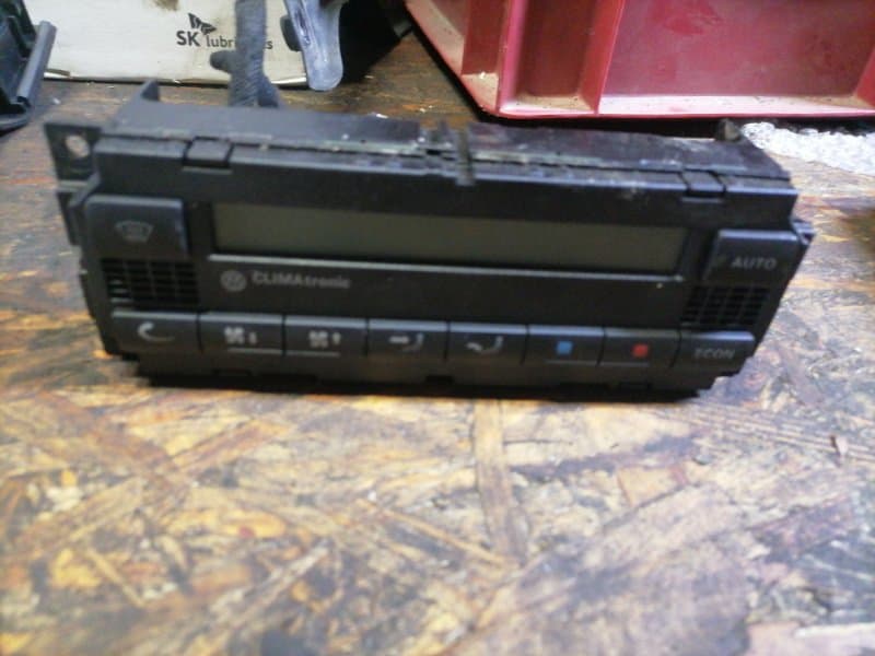 Блок управления климат-контролем Volkswagen Passat 3B5 APU 2000 (б/у)