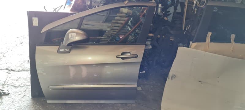 Дверь Peugeot 308 ХЕЧБЕК 2008 перед. лев. (б/у)