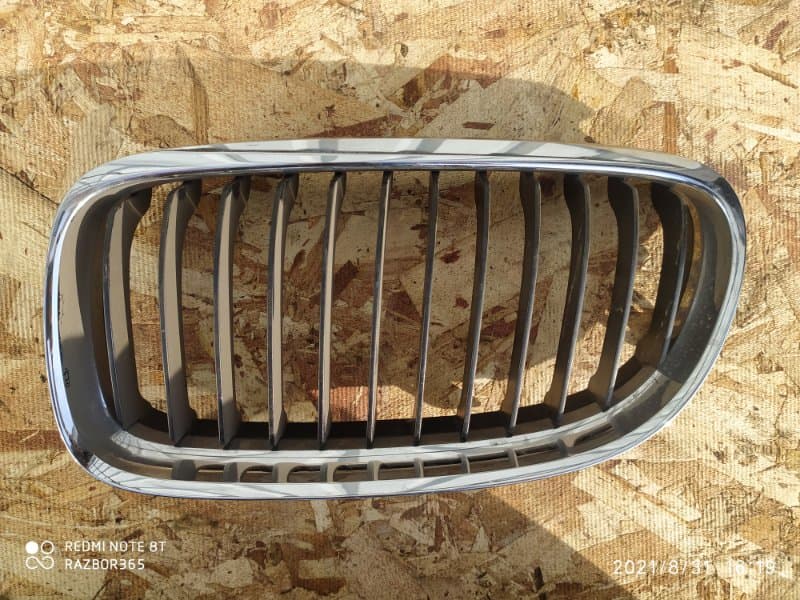 Решетка бампера BMW 3 E90 N46B20BD 2010 перед. лев. (б/у)