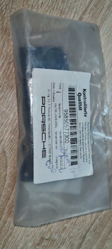 Кронштейн форсунки Porsche Cayenne 958 2014 лев.