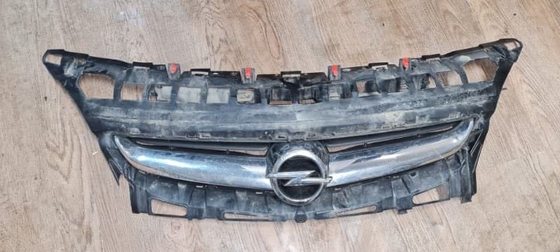 Решетка радиатора Opel Astra J A14NET 2013 (б/у)
