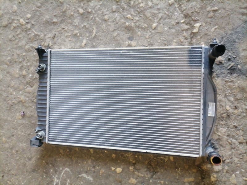 Радиатор ДВС Audi A4 8EC BFB 2006 (б/у)