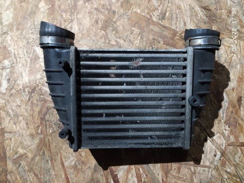 Интеркулер Audi A4 8EC BGB 2006 перед. прав. (б/у)