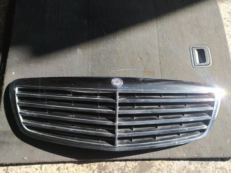 Решетка радиатора Mercedes S-Klasse W 221 272 2007 (б/у)