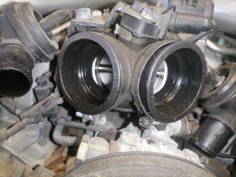 Фланец с патрубком Audi A6 4B2 ARE 2002 (б/у)