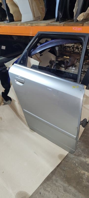 Дверь Audi A4 8E5 AMB 2003 задн. прав. (б/у)