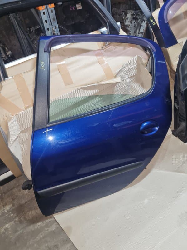 Дверь Peugeot 206 2A KFV 2009 задн. лев. (б/у)