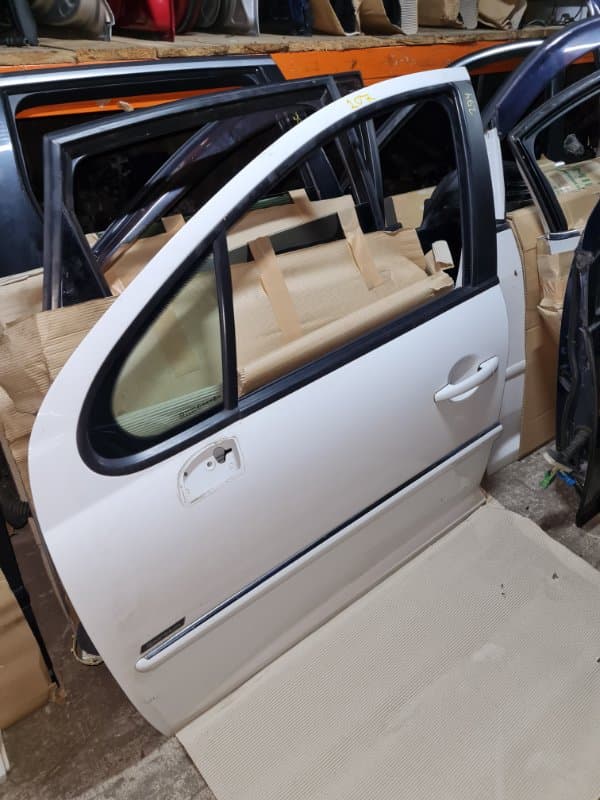Дверь Peugeot 207 ХЕЧБЕК EP6 EUR 5 2011 перед. лев. (б/у)