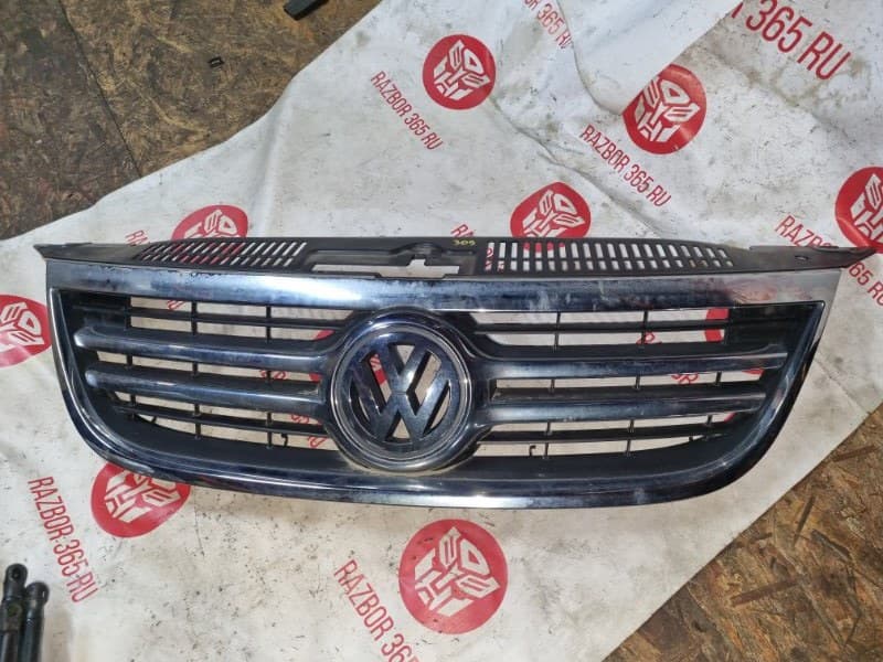 Решетка радиатора Volkswagen Tiguan 5N1 CAW 2010 (б/у)