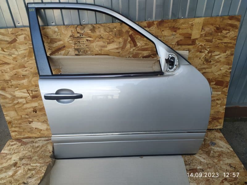 Дверь с дефектом Mercedes-Benz E-Class W210 104.995 1996 перед. прав. (б/у)