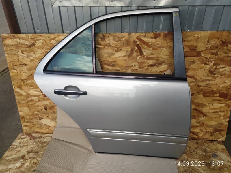 Дверь с дефектом Mercedes-Benz E-Class W210 104.995 1996 задн. прав. (б/у)