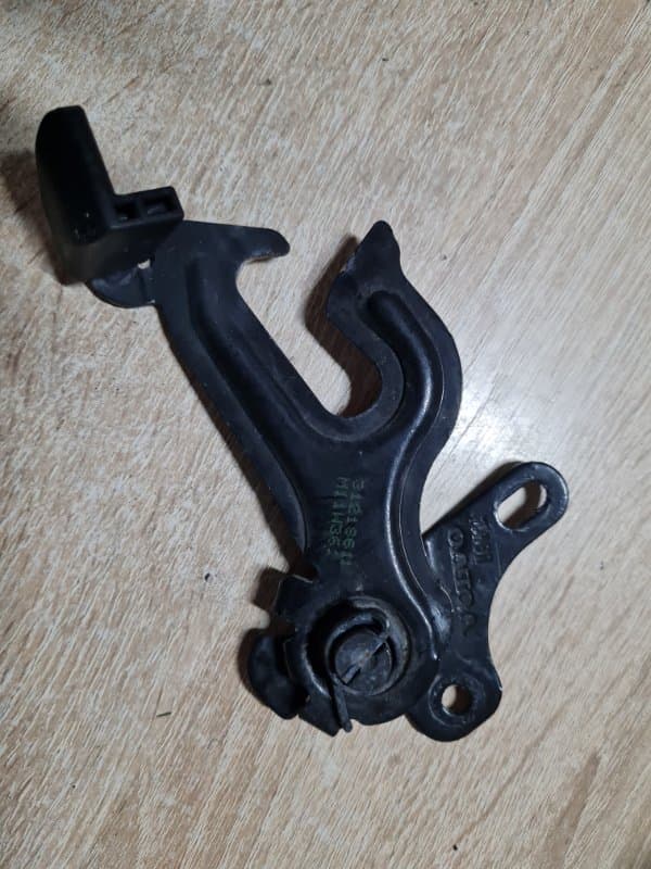 Крюк капота Volvo S60 Y20 B4164T 2011 (б/у)