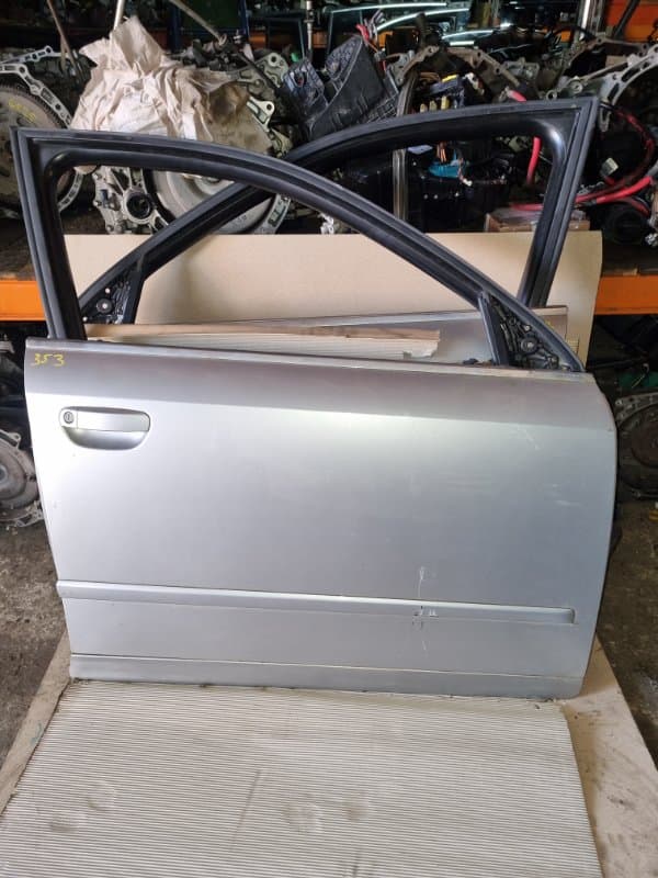 Дверь Audi A4 8E5 AMB 2003 перед. прав. (б/у)