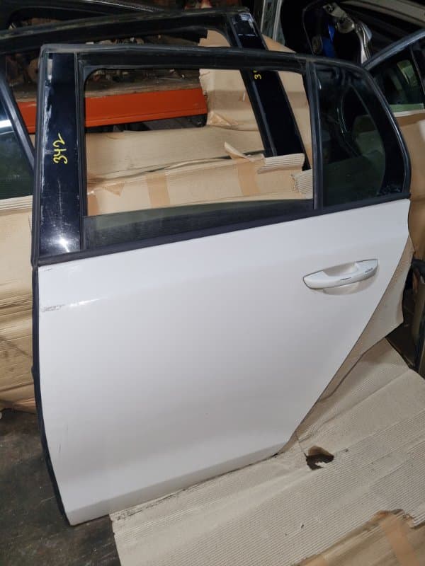 Дверь Volkswagen Golf 5K1 CAX 2010 задн. лев. (б/у)