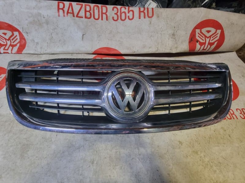 Решетка радиатора Volkswagen Tiguan 5N1 CAW 2010 (б/у)