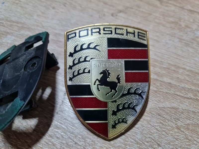 Эмблема Porsche Cayenne 957 55.01 2010 (б/у)