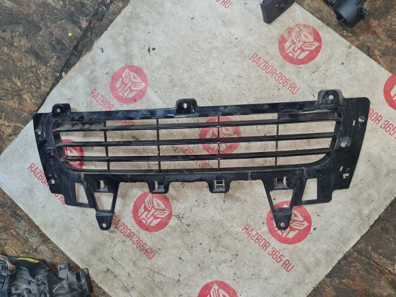 Решетка бампера центральная Porsche Cayenne 957 55.01 2010 (б/у)