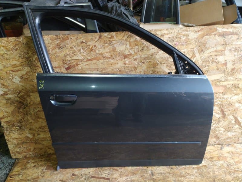 Дверь Audi A4 8E2 AMB 2003 перед. прав. (б/у)