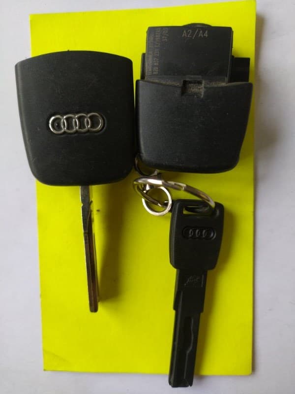 Ключ зажигания Audi A4 8E5 AMB 2003 (б/у)