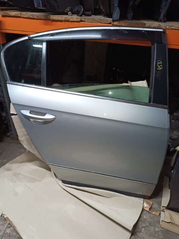 Дверь Volkswagen Passat 3C2 AXZ 2007 задн. прав. (б/у)