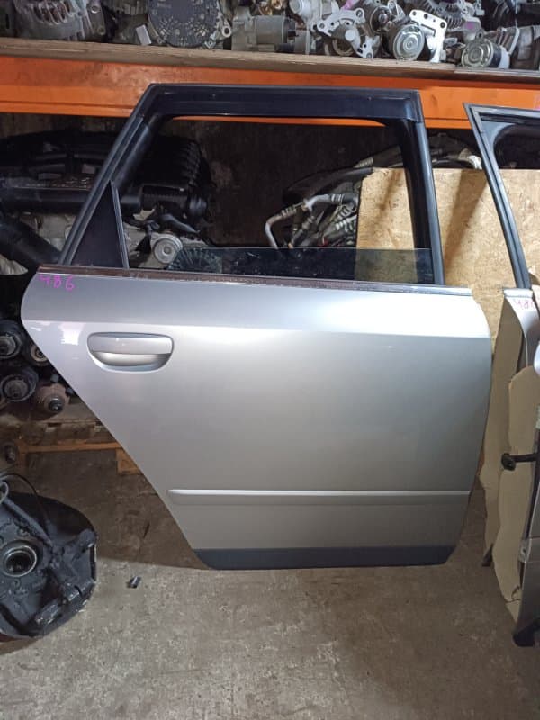 Дверь Audi A4 8E5 AMB 2004 задн. прав. (б/у)