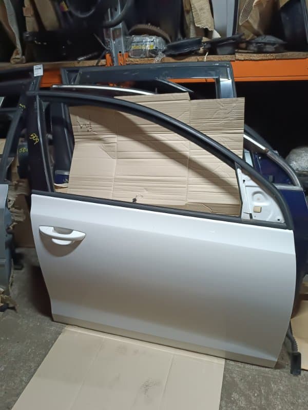 Дверь Volkswagen Golf 5K1 CAX 2010 перед. прав. (б/у)