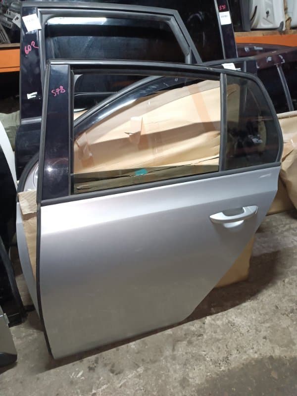 Дверь Volkswagen Golf 5K1 CBZ 2012 задн. лев. (б/у)