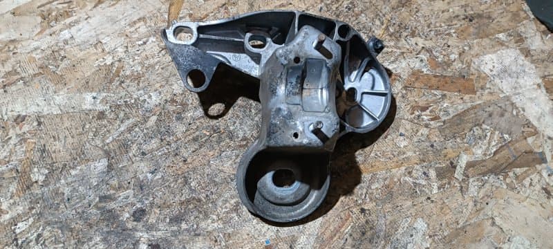 Опора Audi A6 4F2 BDX 2007 (б/у)