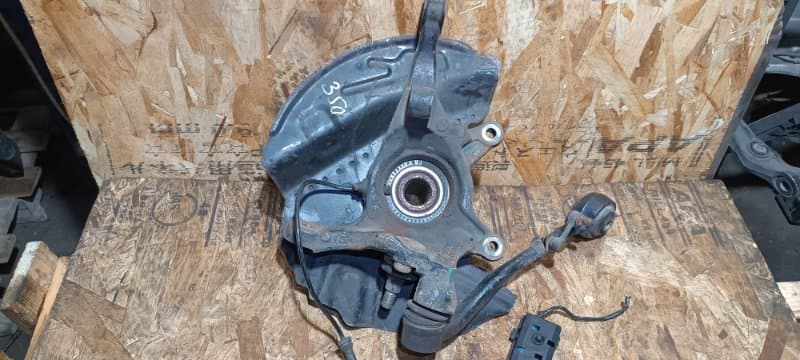 Кулак в сборе со ступицей BMW X5 E53 M54B30 2005 перед. прав. (б/у)