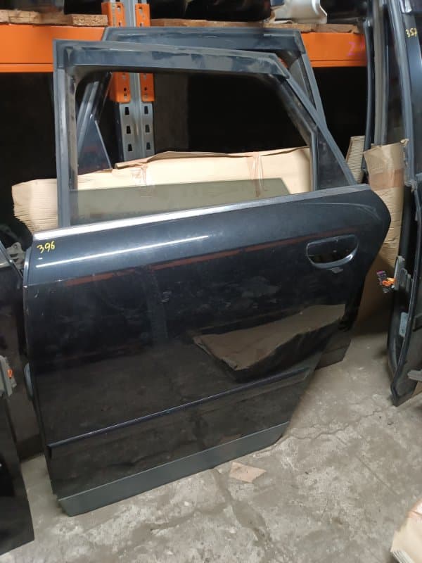 Дверь Audi A4 8E5 AMB 2003 задн. лев. (б/у)