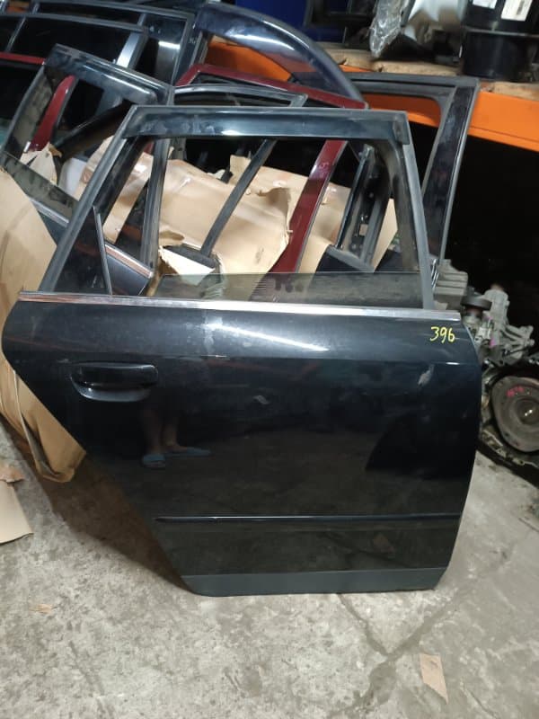Дверь Audi A4 8E5 AMB 2003 задн. прав. (б/у)