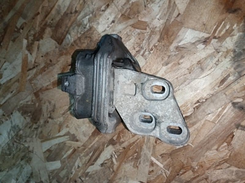 Опора ДВС Mercedes-Benz A-Class W176 270.910 2015 (б/у)