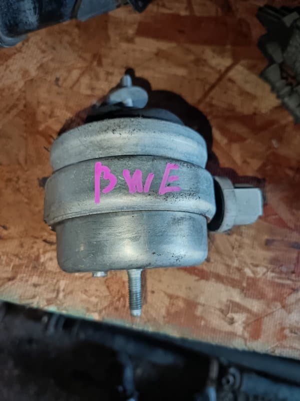 Опора ДВС Audi A4 8EC BWE 2006 (б/у)
